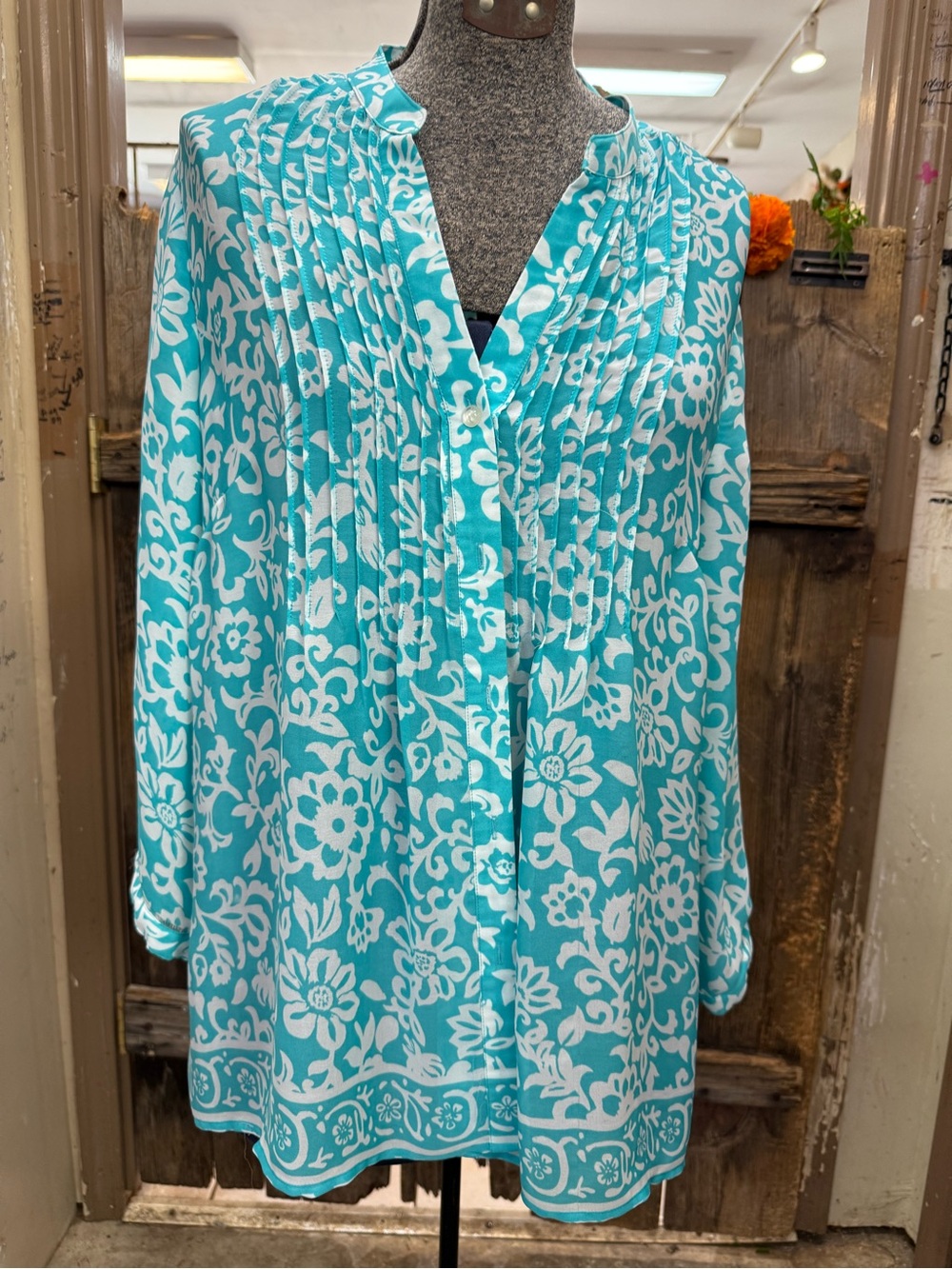 Source Unknown Turquoise and White Floral Tunic Top